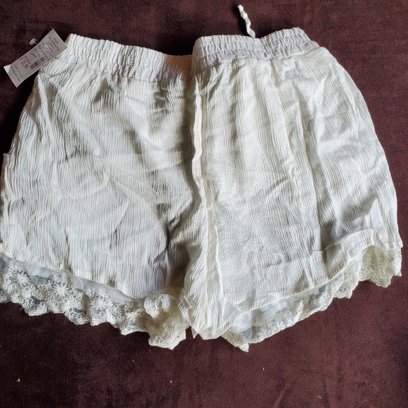 Shorts - Picture 2 of 3